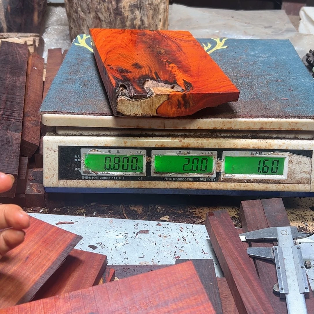 八***石檀香紫檀（小叶紫檀）
