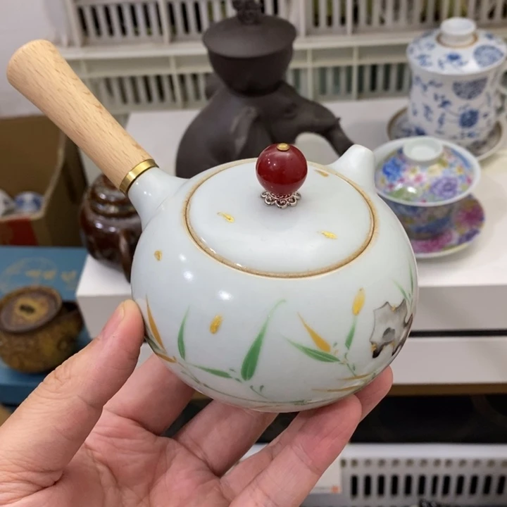 陶瓷艺术品及陶瓷壶