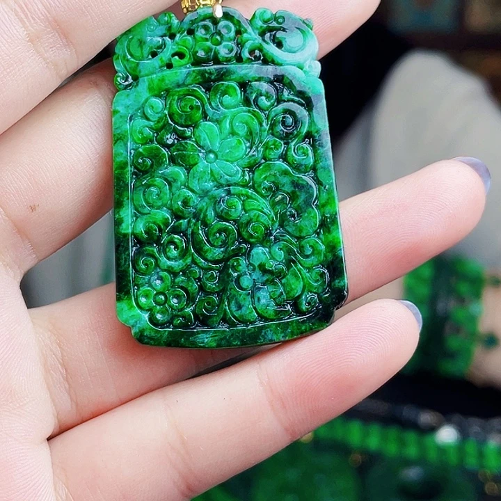 翡翠18K金镶嵌颈饰多样性