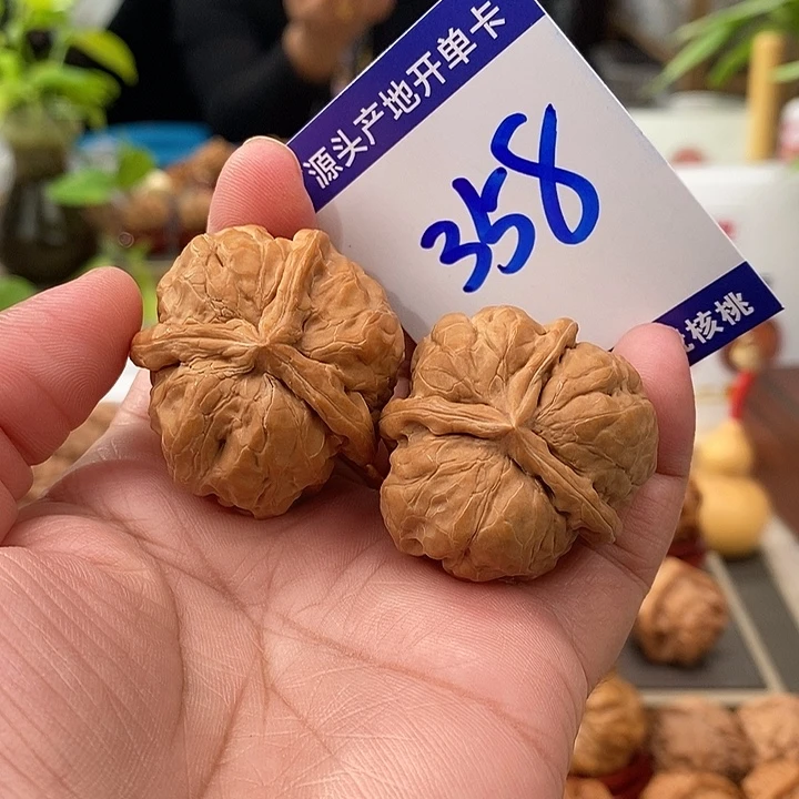 文玩核桃把件37天然蛤蟆头三棱358号