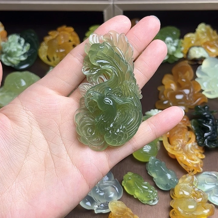 蛇纹石玉颈饰未镶嵌珊*