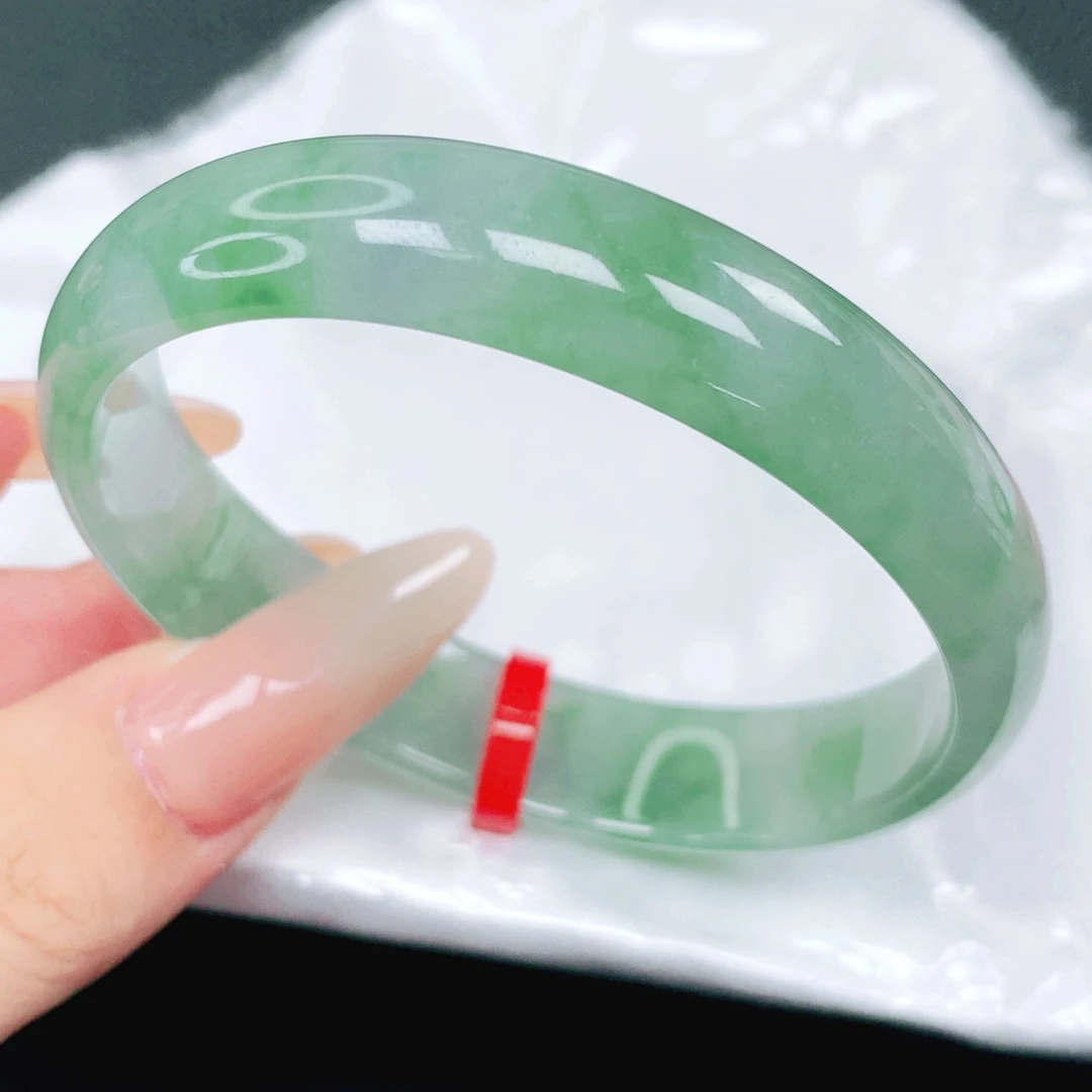 翡翠未镶嵌手镯57贵