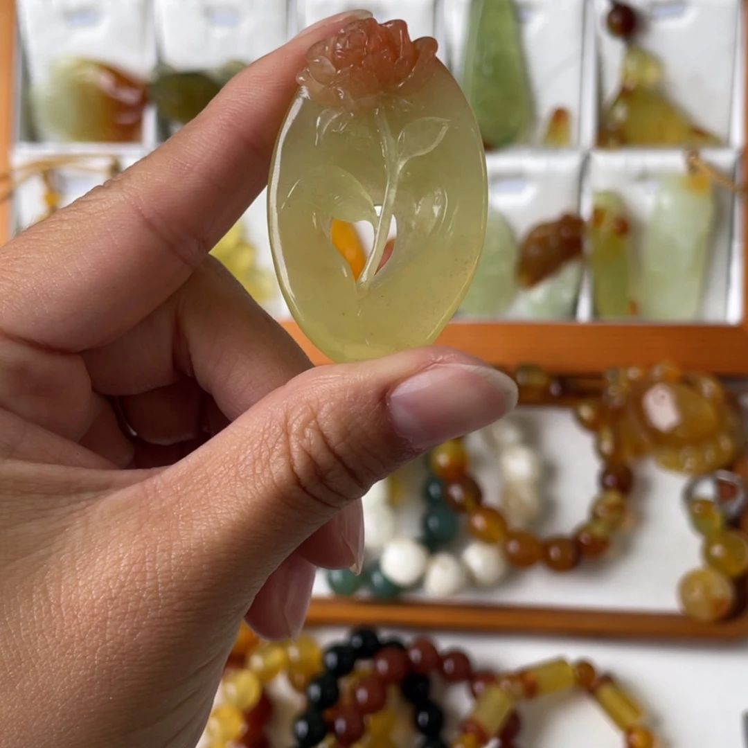 【闪购商品】蛇纹石玉未镶嵌颈饰二****。