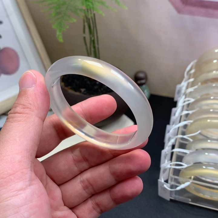 手镯玛瑙/玉髓未镶嵌
