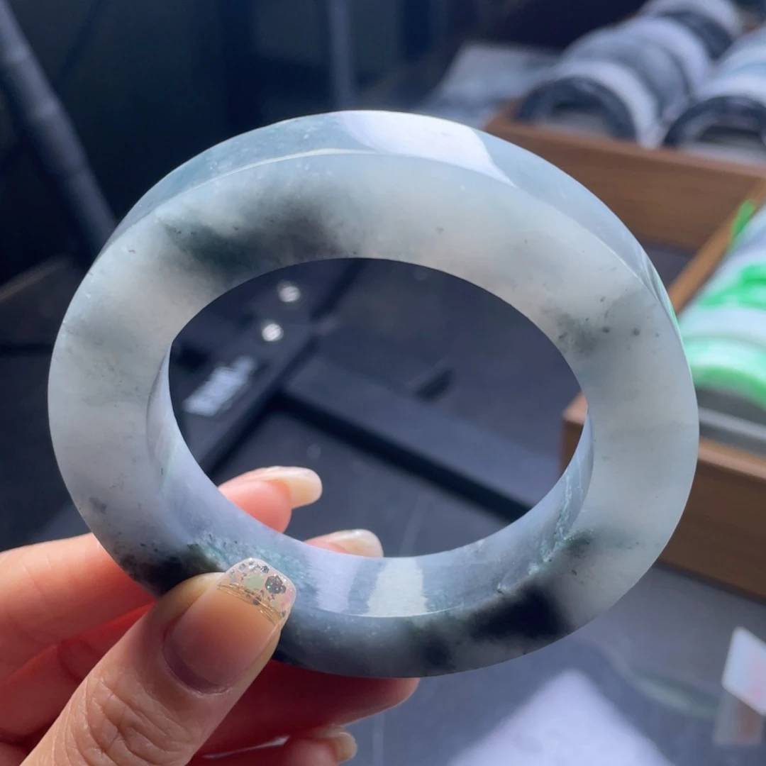 定制翡翠未镶嵌翡翠手镯