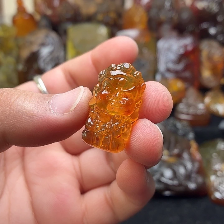 琥珀未镶嵌颈饰56