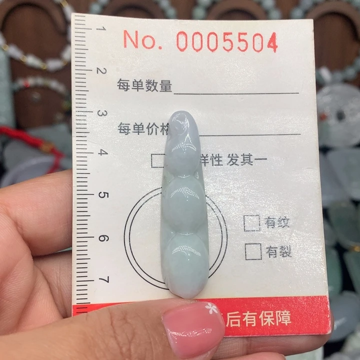 颈饰未镶嵌翡翠微瑕