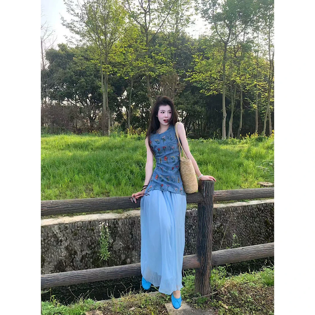 夏日ootd清冷艺术感穿裙子套装女夏季2025新款刺绣背心裙两件套