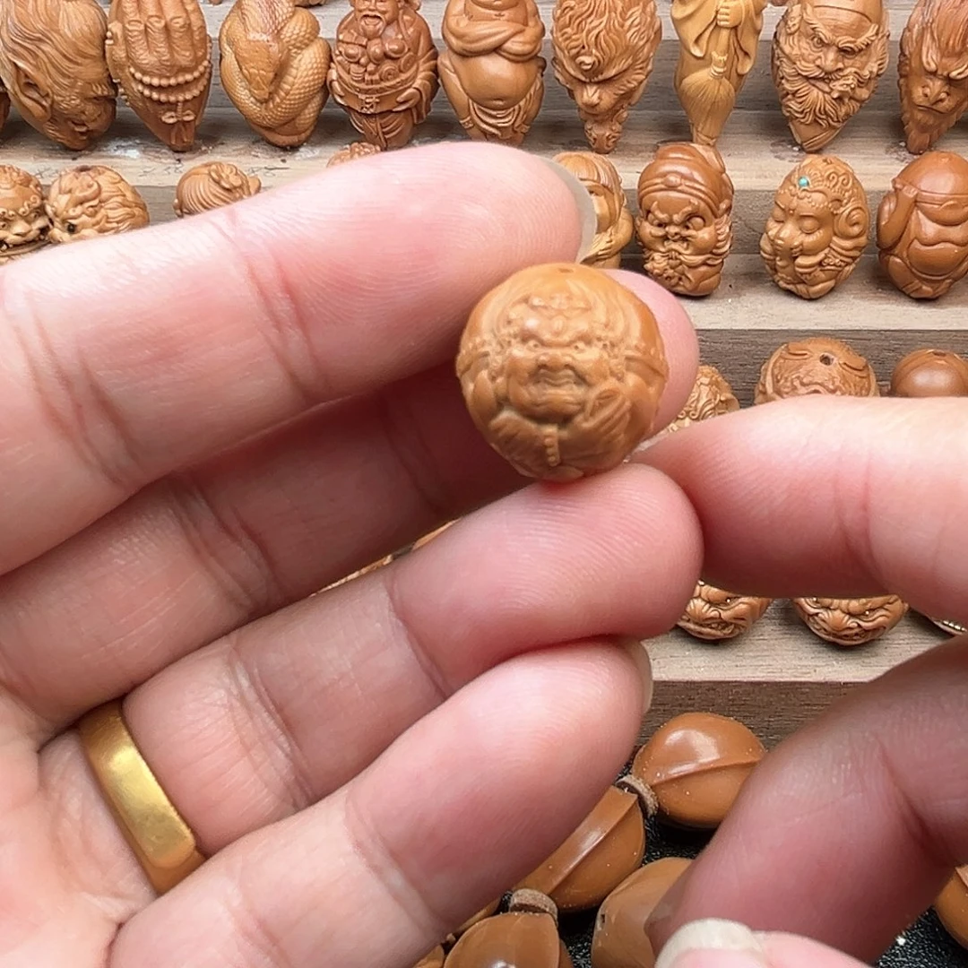 猴头核桃吊坠18黄财神