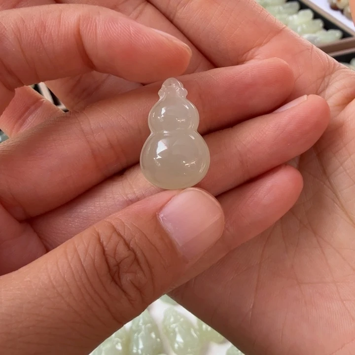 和田玉未镶嵌颈饰瑞