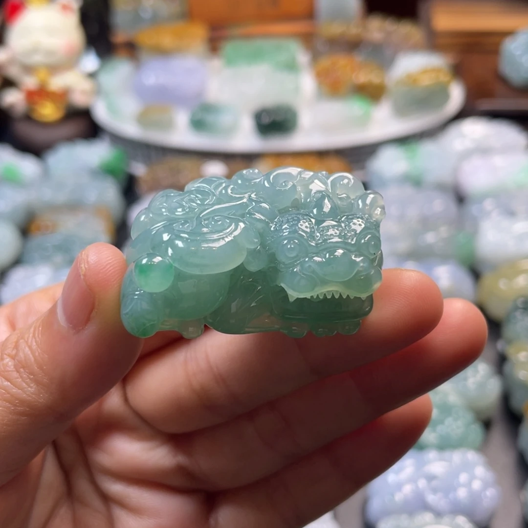 翡翠未镶嵌颈饰貔貅