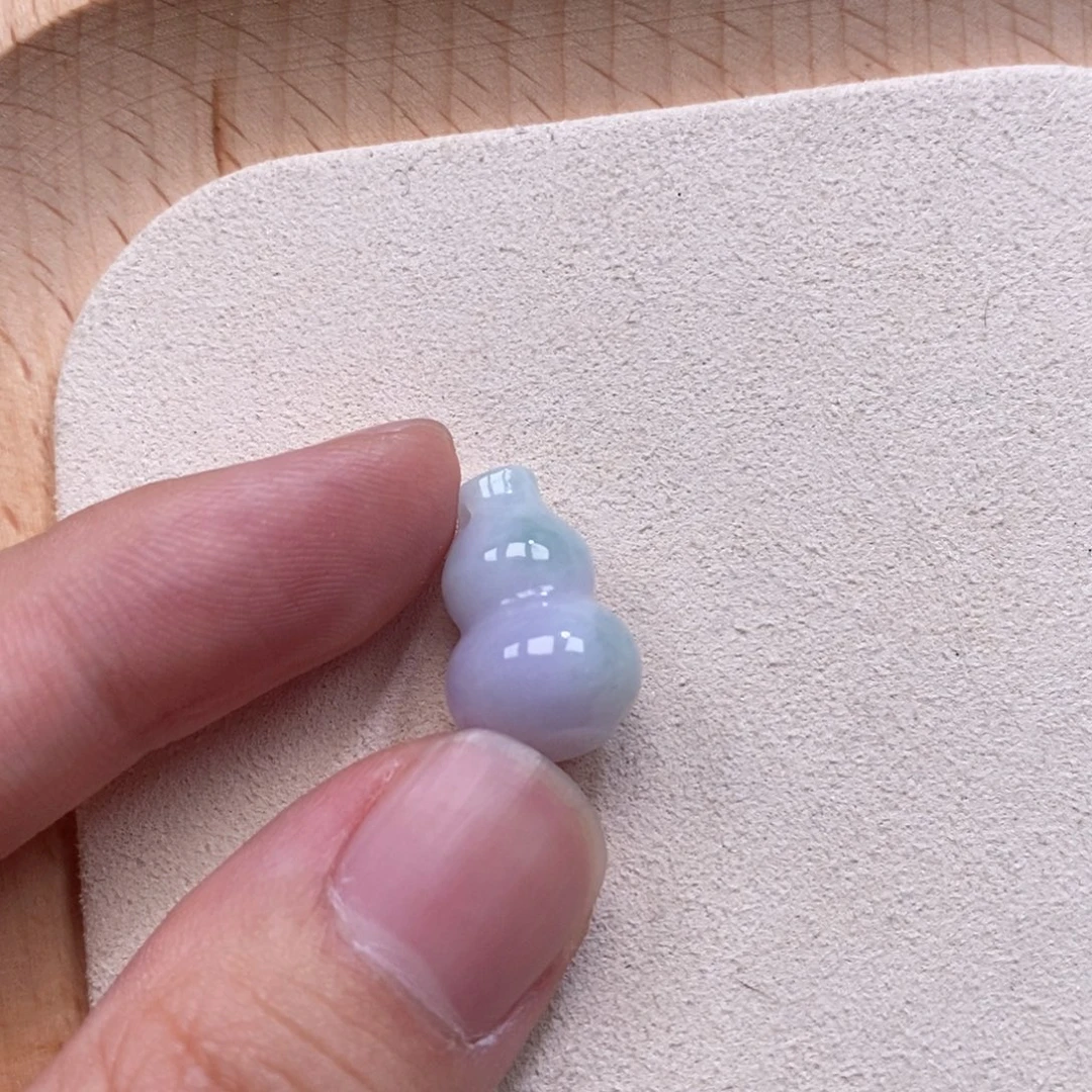 翡翠未镶嵌颈饰葫芦