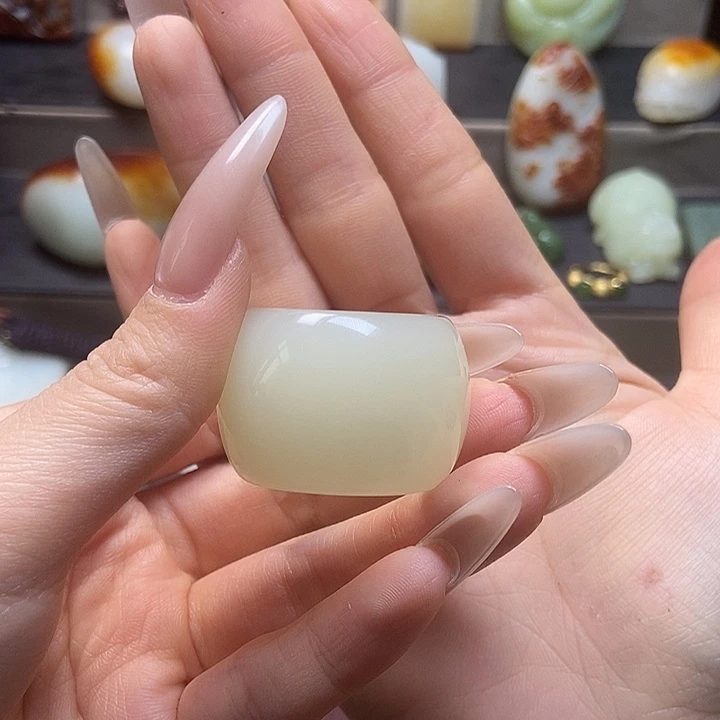 和田玉未镶嵌项链