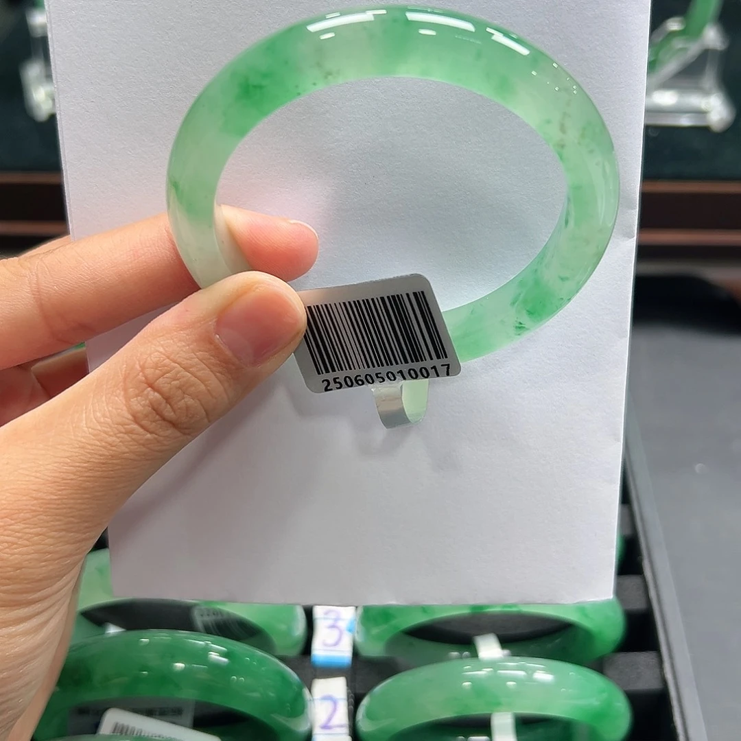 未镶嵌手镯石英质玉