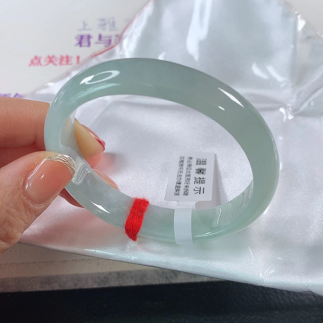 翡翠手镯未镶嵌 贵妃