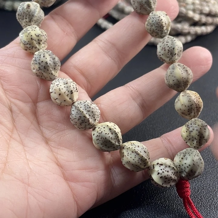 手串星月菩提橄榄核雕