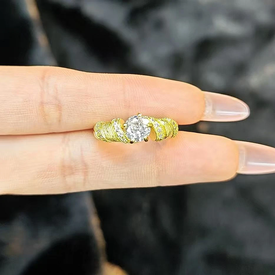 《苏灵推荐》时尚精品女士掐丝V钻戒指2110