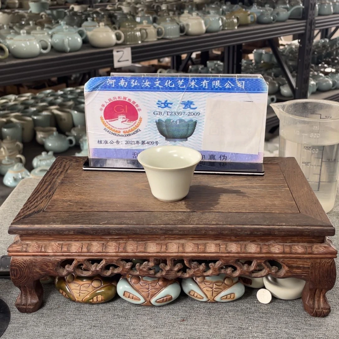 瓷片月白釉小小马蹄杯