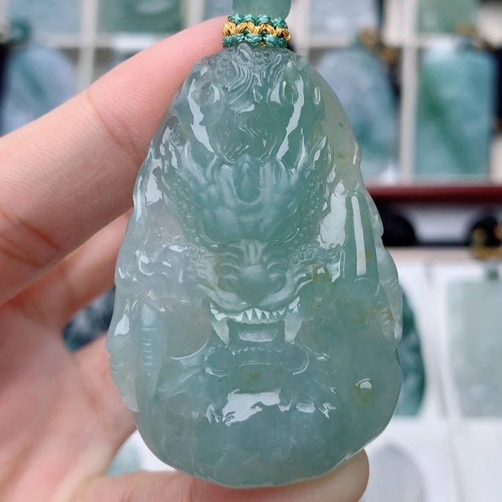 颈饰未镶嵌翡翠龙