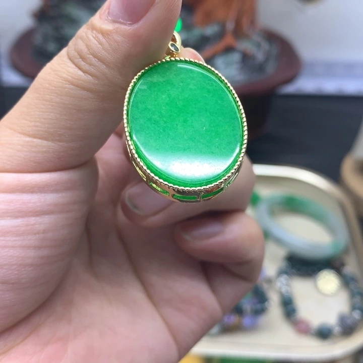 翡翠未镶嵌颈饰吊坠