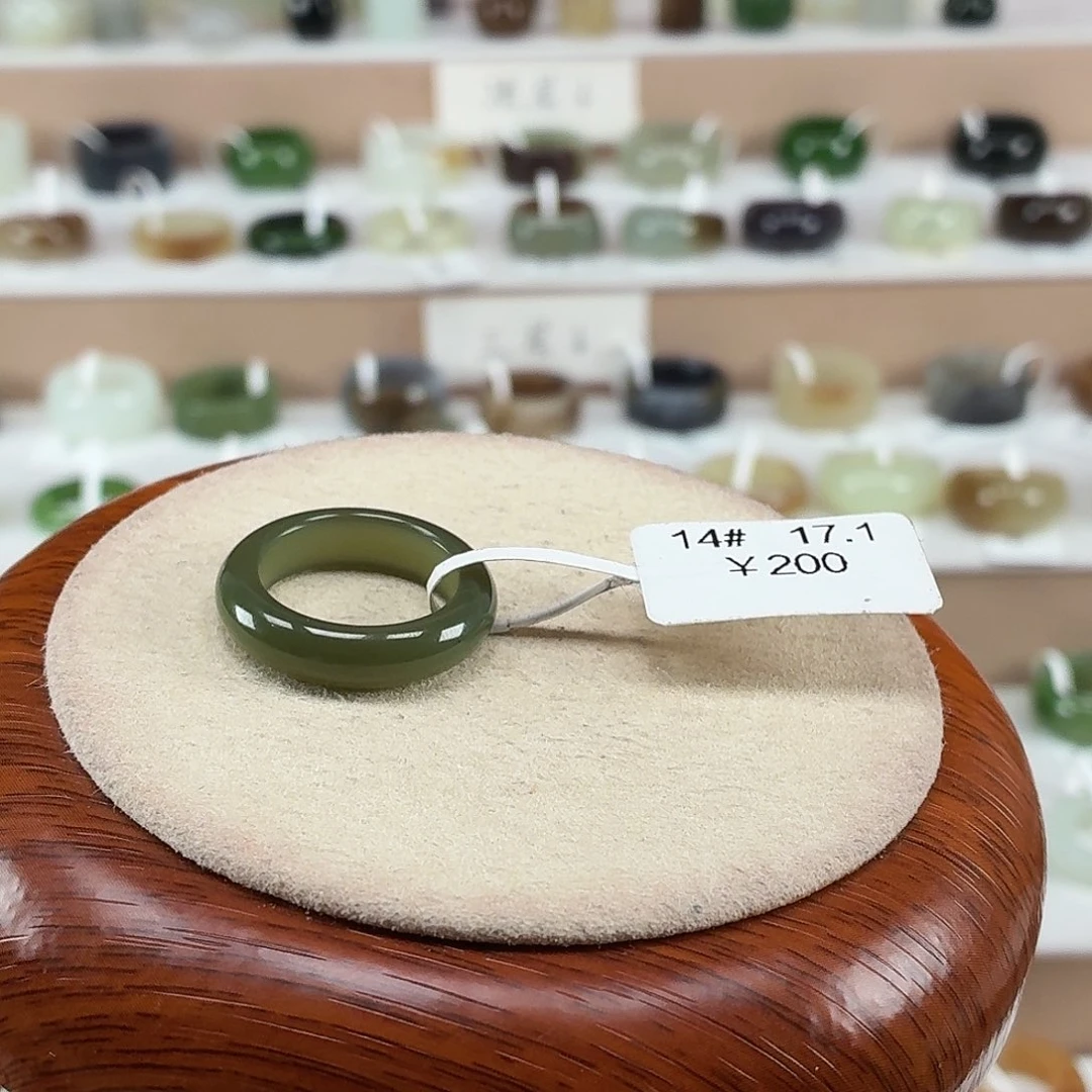 在***果和田玉未镶嵌戒指内径17.1不退不换