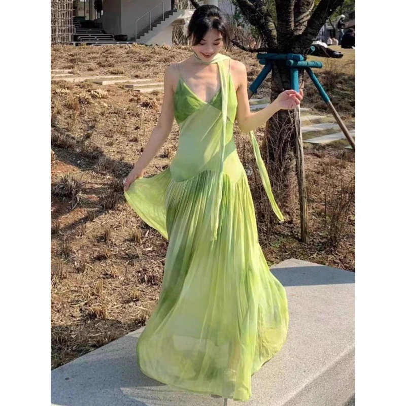 法式氛围感V领绿色晕染吊带连衣裙女夏季飘带设计感海边度假长裙