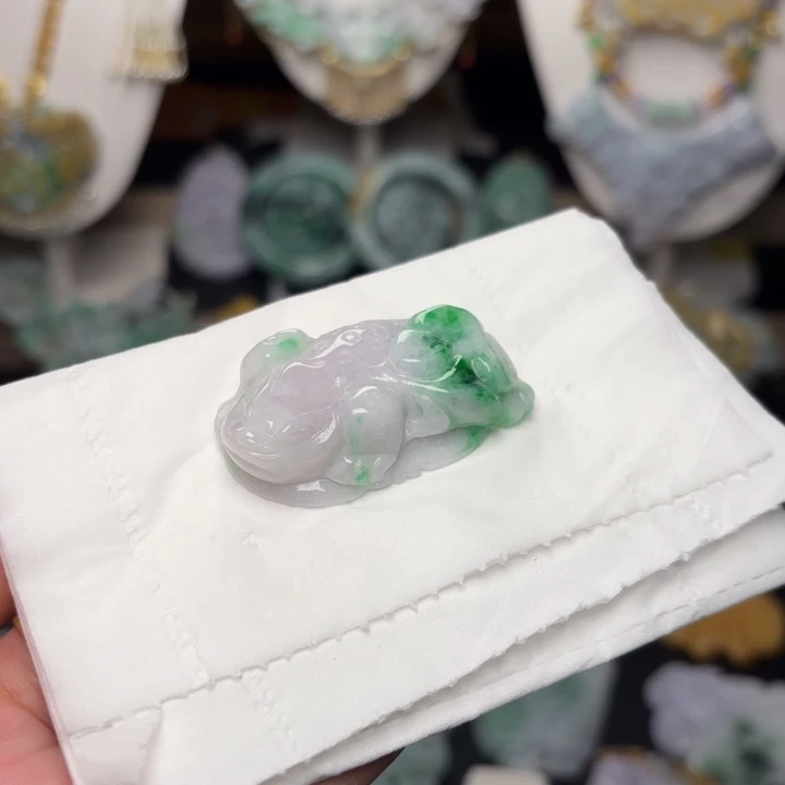 翡翠未镶嵌颈饰吊坠