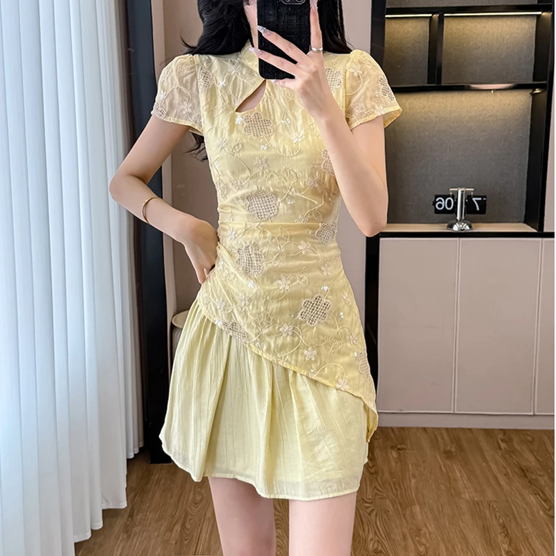 DUCURNO复古蕾丝连衣裙女夏季2025新款设计感小个子显瘦修身短裙