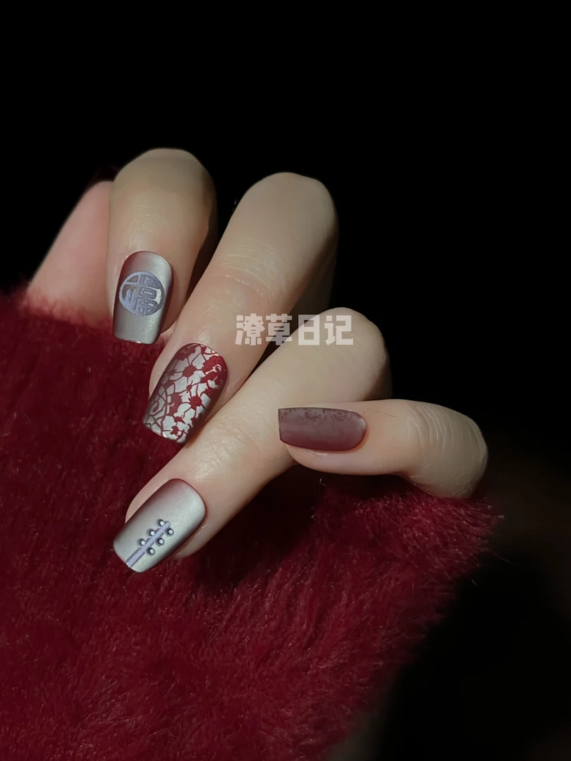 红色国风旗袍印花短短梯磨砂美甲猫眼穿戴甲10片