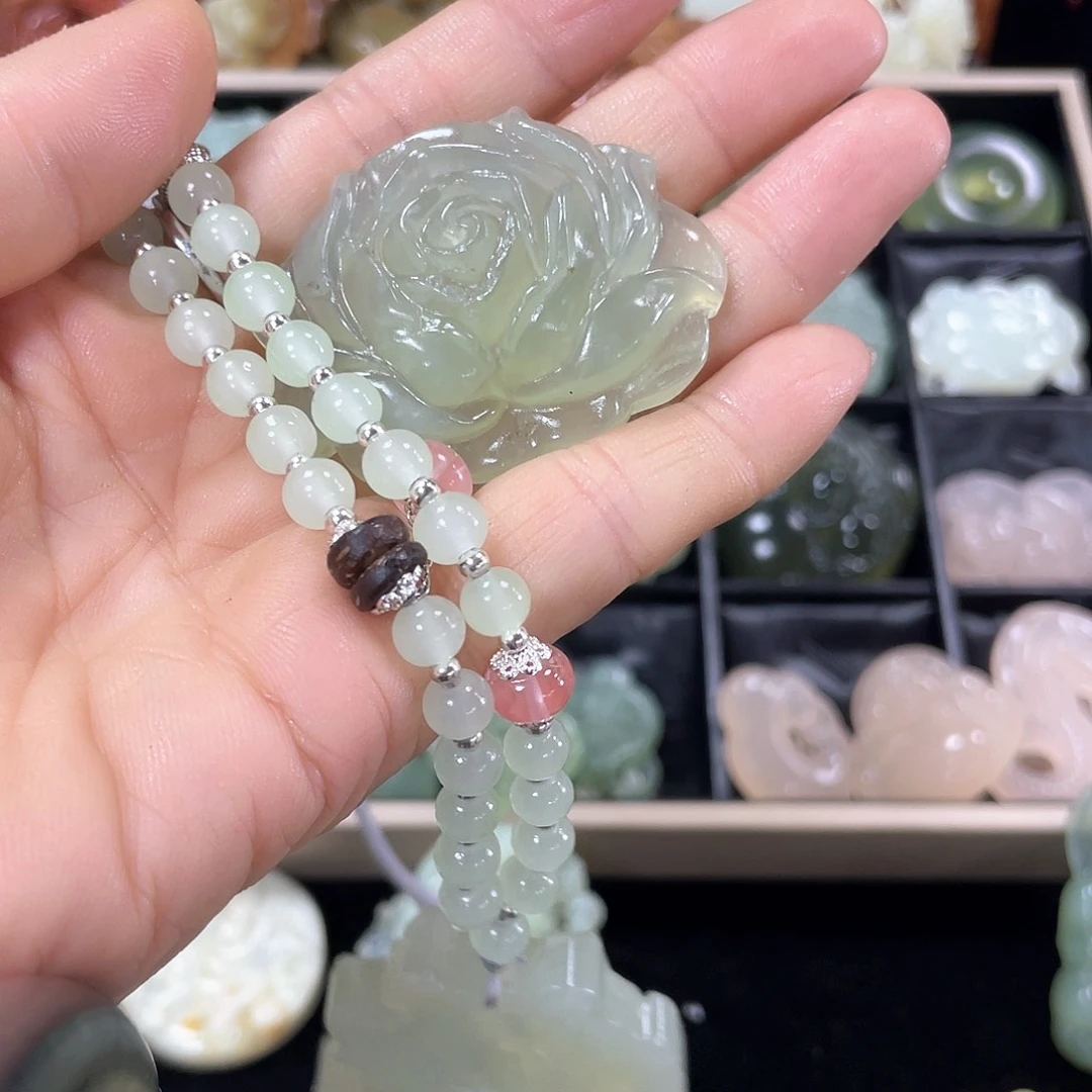 蛇纹石玉颈饰未镶嵌