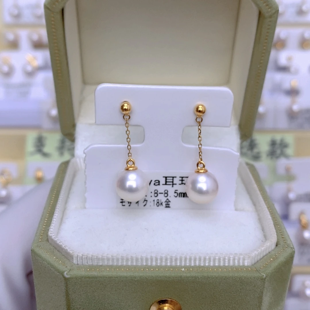 18K金镶嵌海水珍珠耳饰