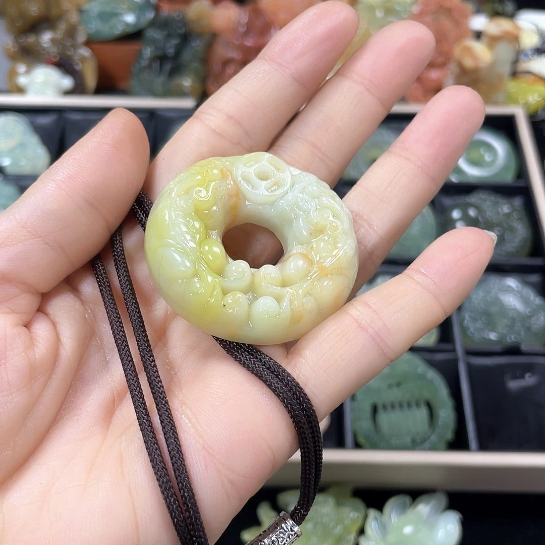 蛇纹石玉颈饰未镶嵌