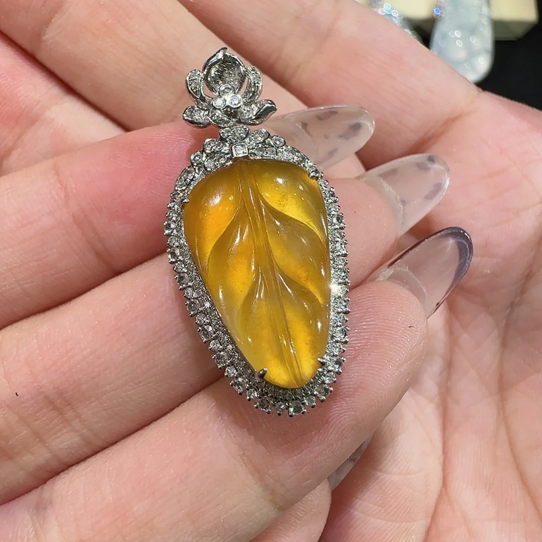 【闪购商品】吊坠(不含链)18K金镶嵌翡翠