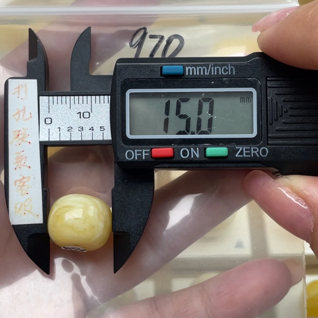 蜜蜡裸石未镶嵌好****?蜜蜡