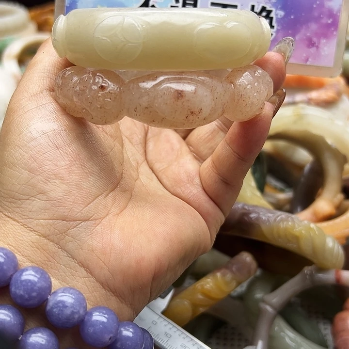 未镶嵌手镯石英岩玉