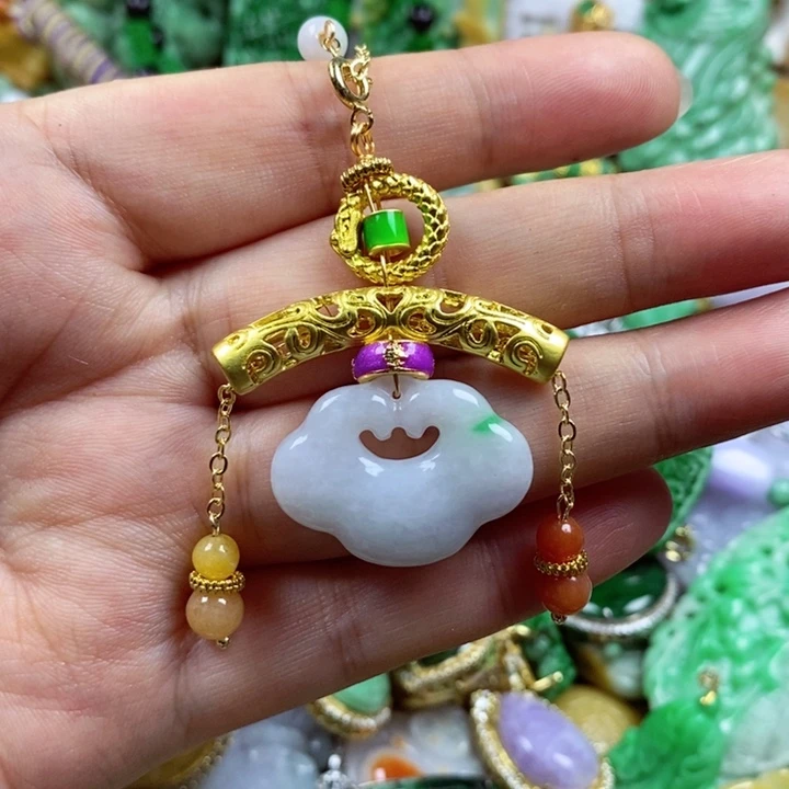 翡翠未镶嵌吊坠(赠链)
