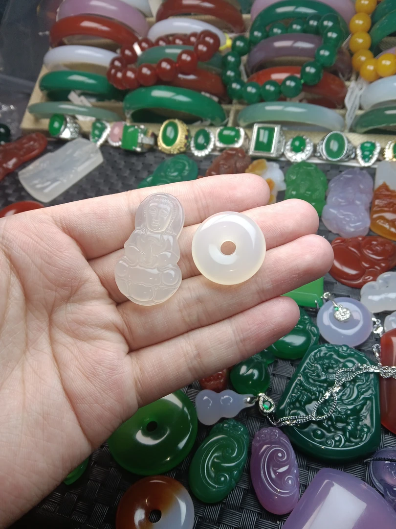 天然玛瑙玉髓吊坠