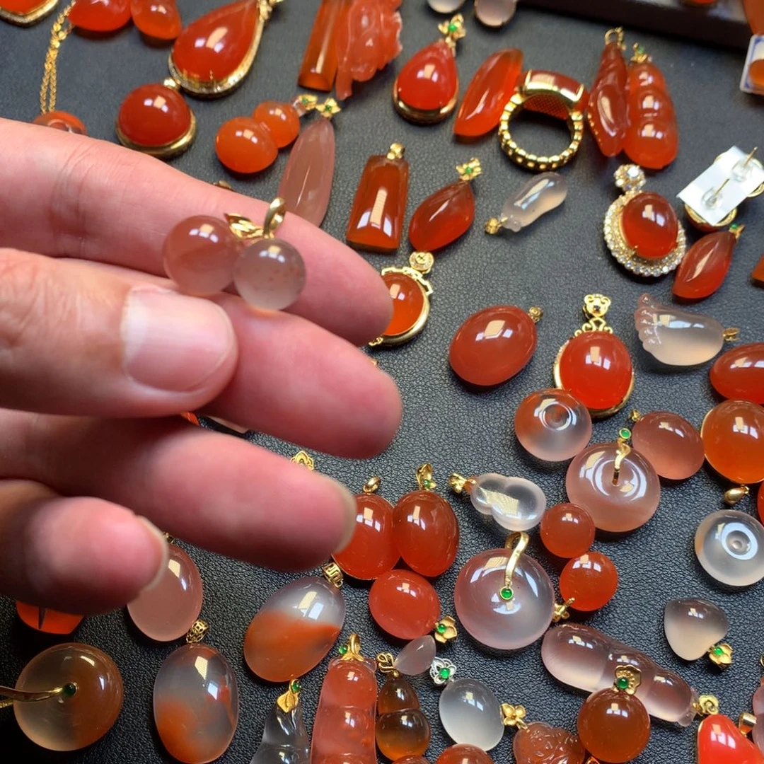 南红玛瑙未镶嵌颈饰