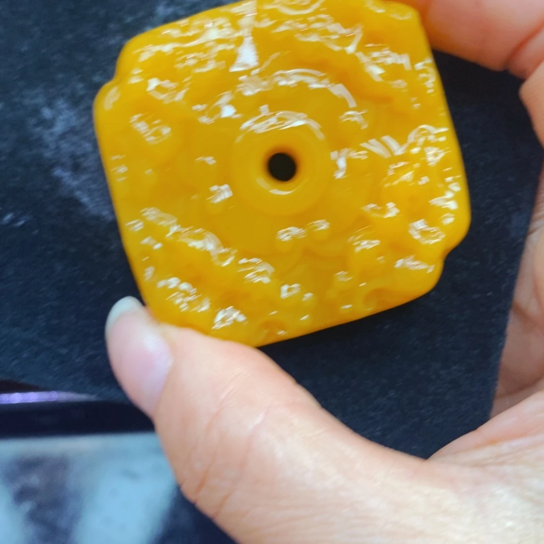 未镶嵌石英质玉（黄龙玉）吊坠(不含链)