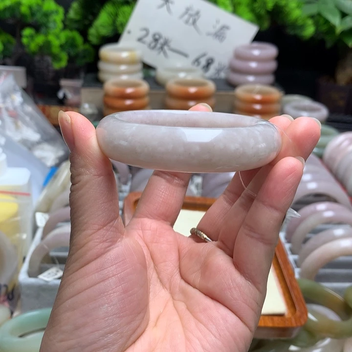 元****石英质玉（佘太翠）未镶嵌手镯