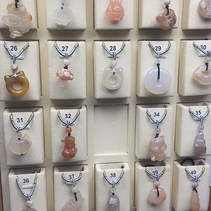 石英质玉未镶嵌颈饰西****划