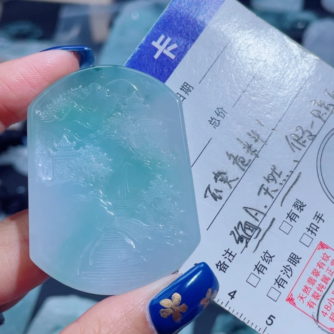 翡翠未镶嵌颈饰山水