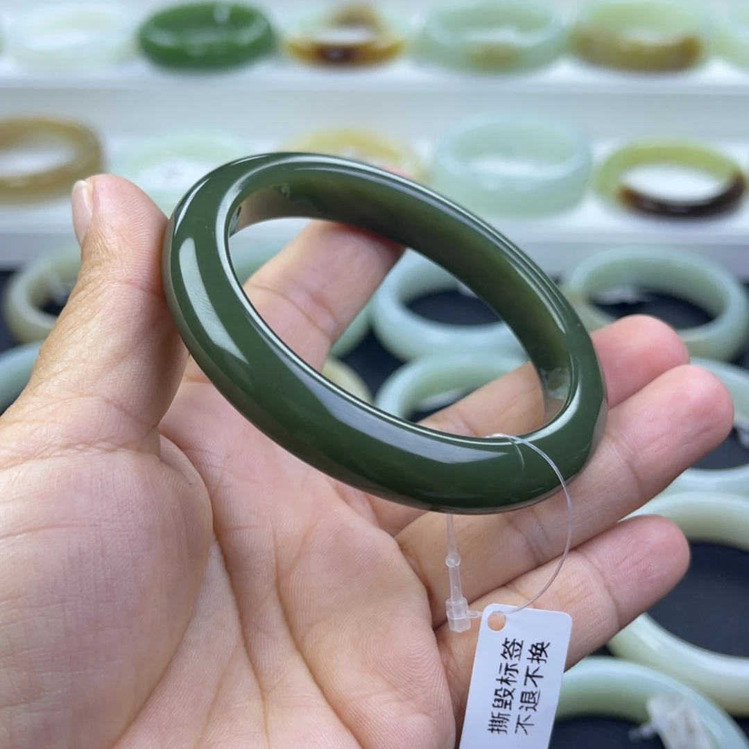 和田玉未镶嵌手镯