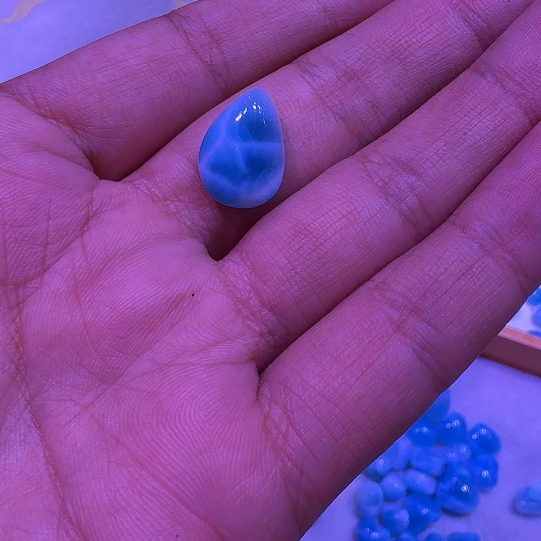 梨***梨未镶嵌手链水晶水滴