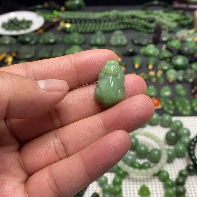 【闪购商品】和田玉（碧玉）颈饰未镶嵌阳*?