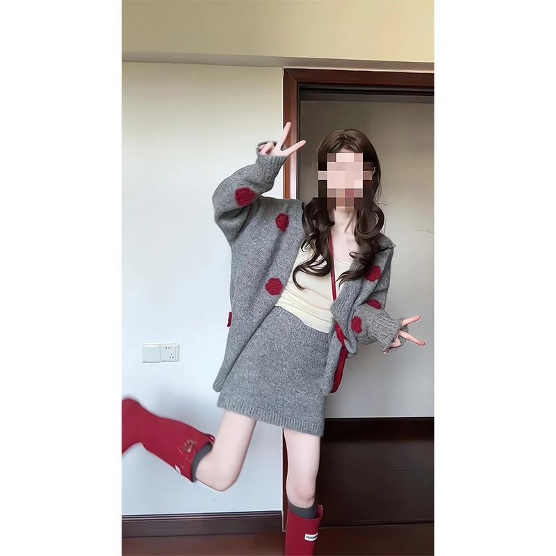 法式温柔风圆领花朵设计感韩版开衫毛衣慵懒风高腰纯色时尚短裙