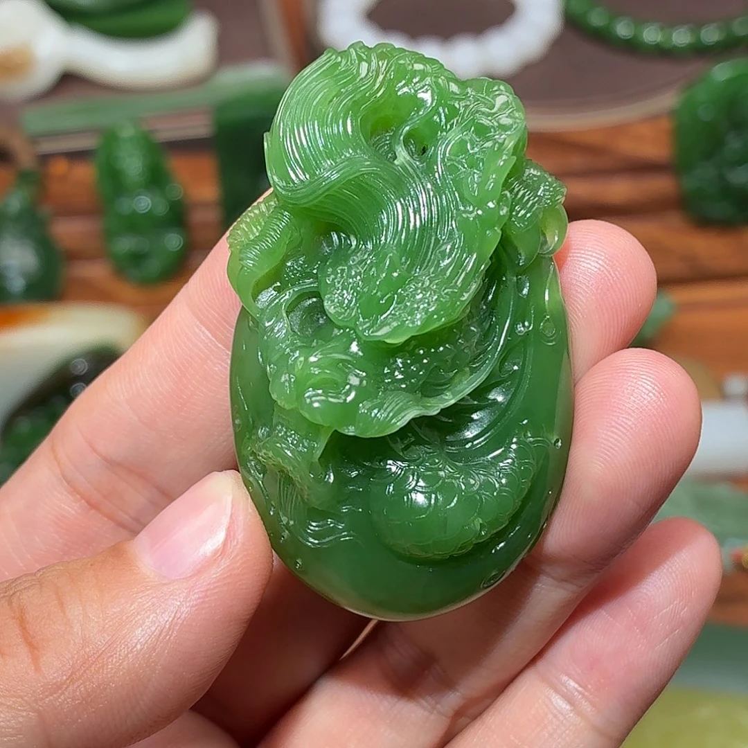菲***斯和田玉未镶嵌颈饰
