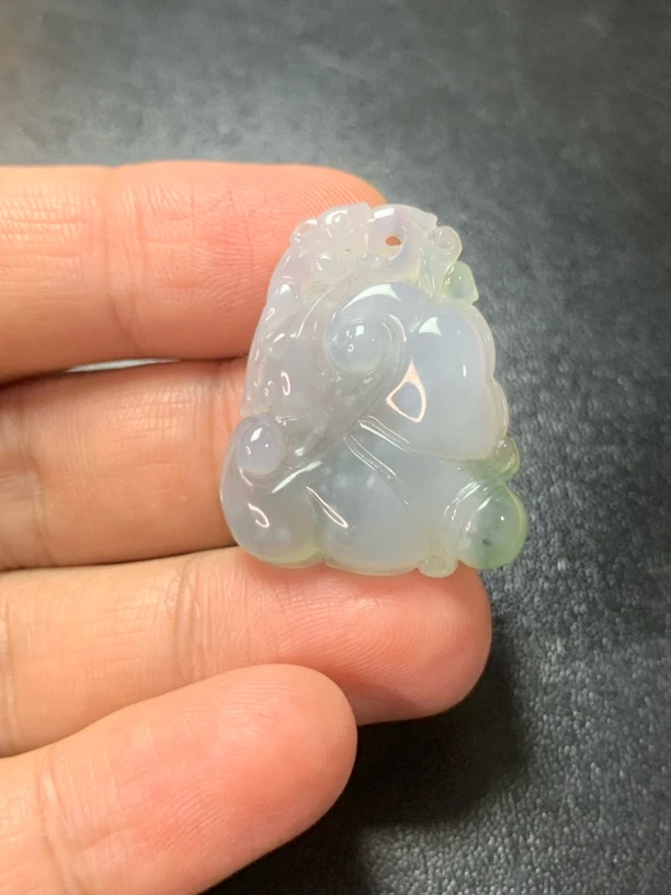 冰紫飘花如意吊坠天然翡翠A货尺寸:31*26*6.7