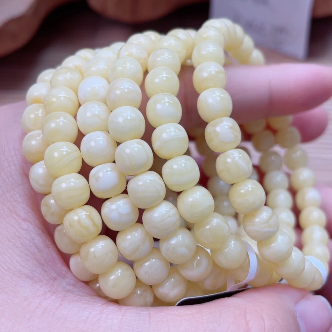 蜜蜡未镶嵌手串多样性发其中一个