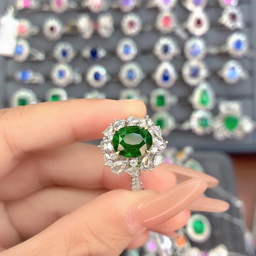 石榴石（沙弗莱）戒指18K金镶嵌